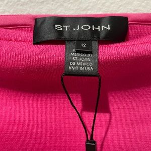 St. John’s size 12 hot pink knit skirt